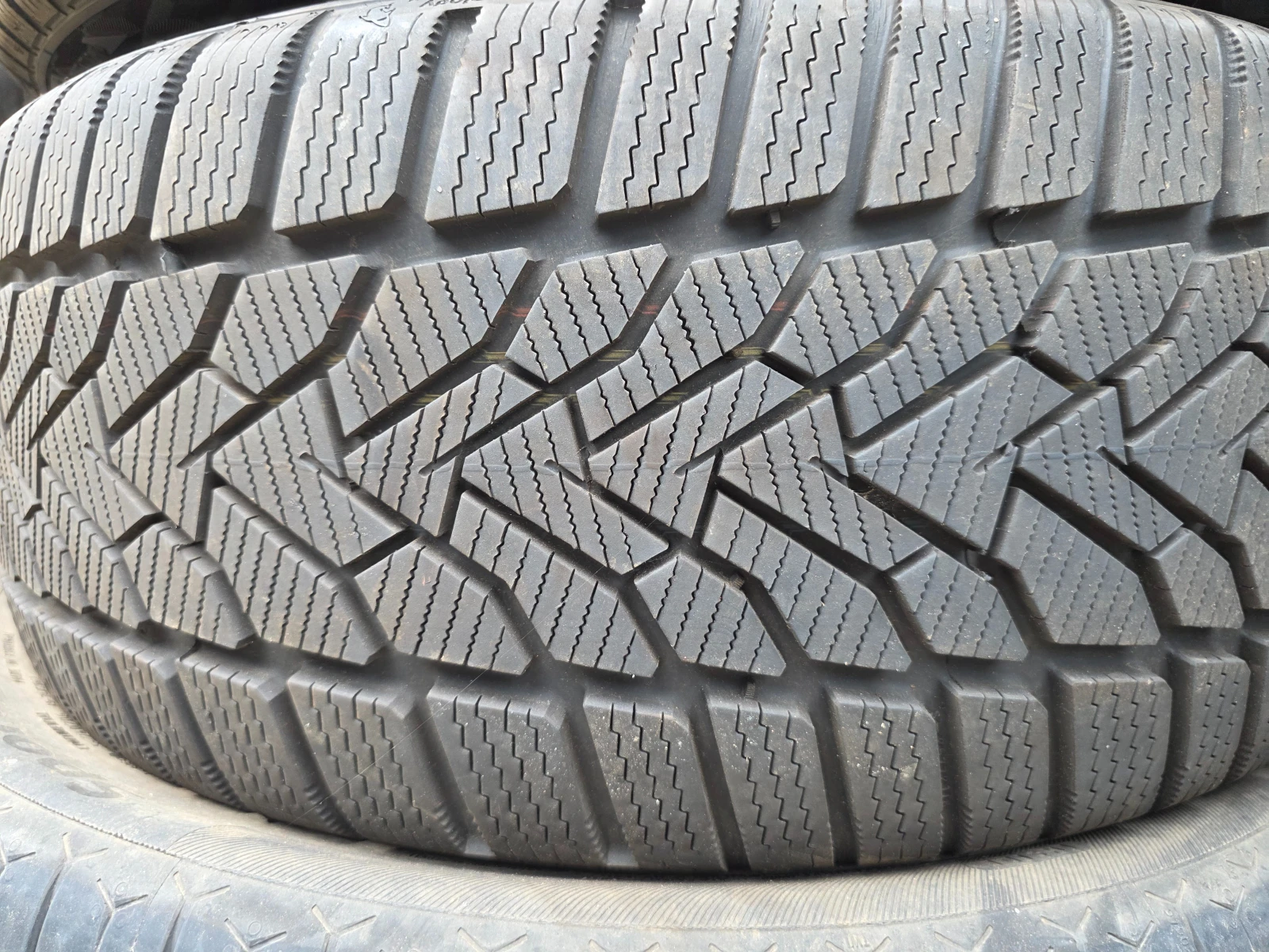 Гуми Зимни 225/45R17, снимка 6 - Гуми и джанти - 55478051