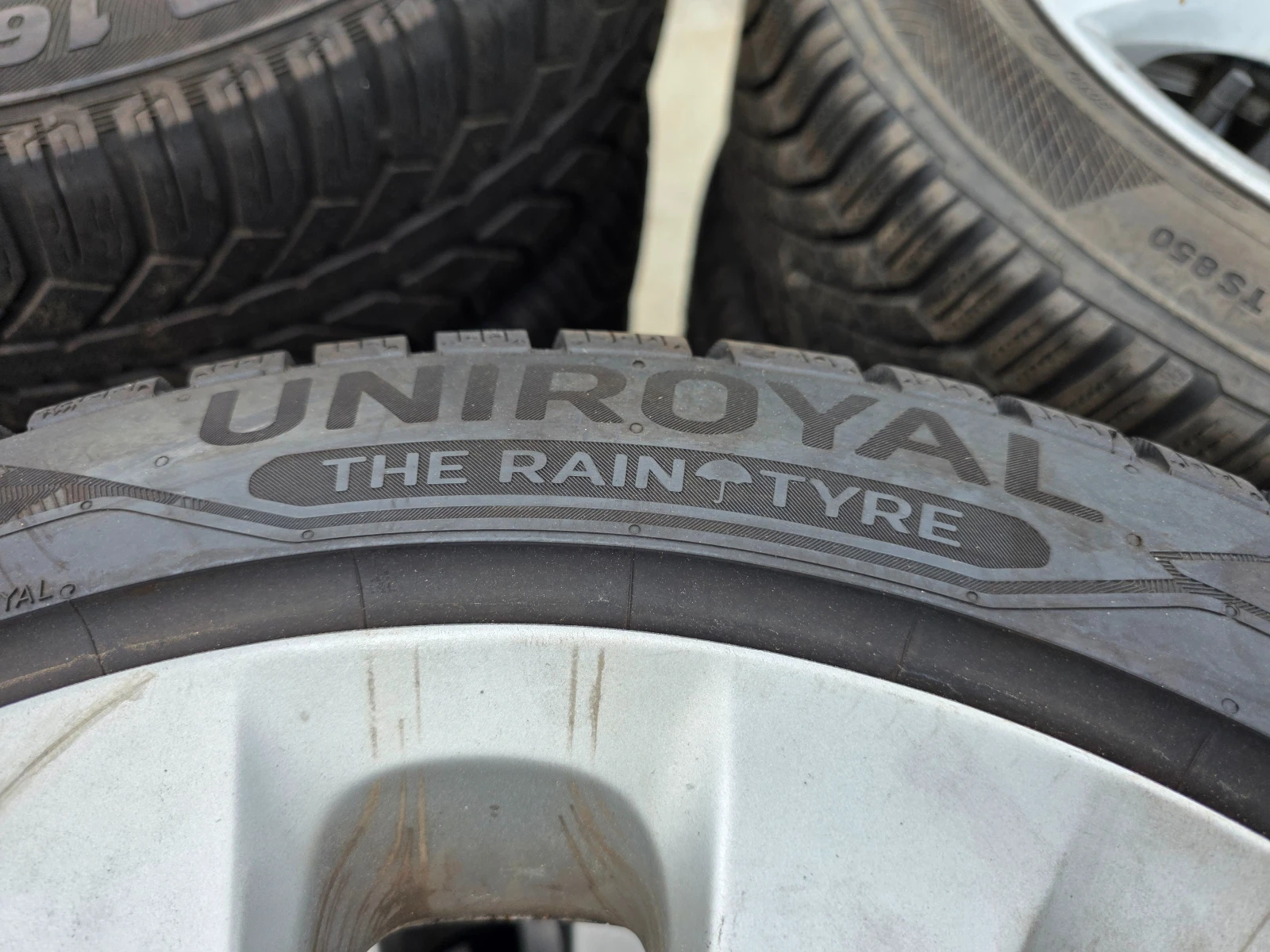 Гуми Зимни 225/45R17, снимка 11 - Гуми и джанти - 55478051