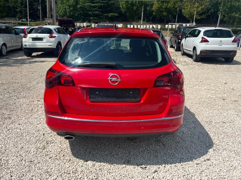 Opel Astra 1.4 Фабрична Газ, снимка 4 - Автомобили и джипове - 46694350