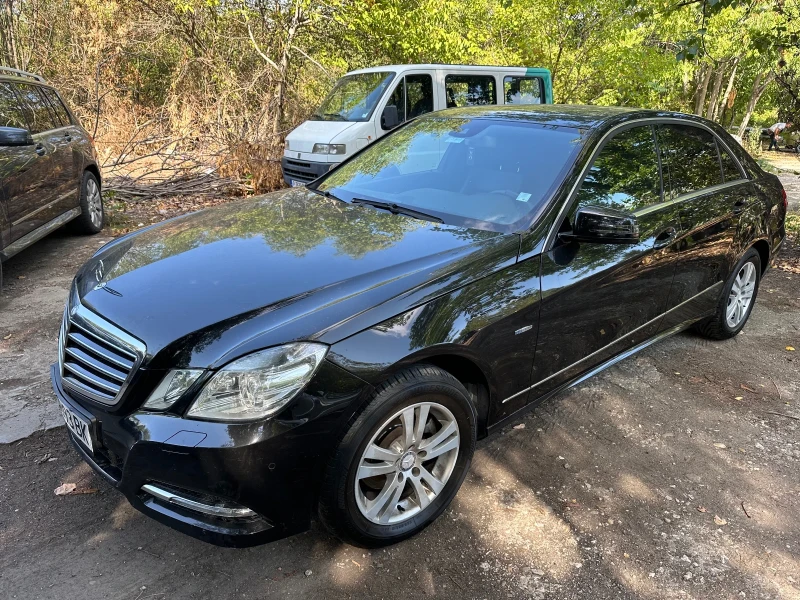 Mercedes-Benz E 220 Счупен* МОТОР* , снимка 1 - Автомобили и джипове - 47286995