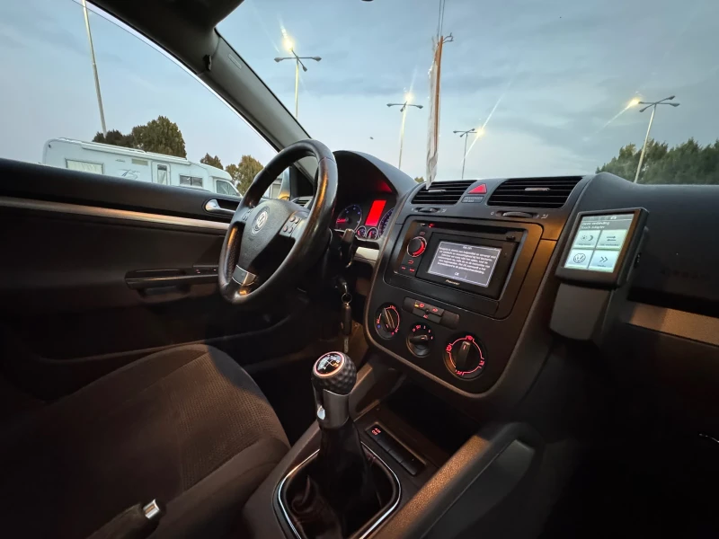 VW Golf 1.9TDI Навигация Euro4, снимка 10 - Автомобили и джипове - 53105055