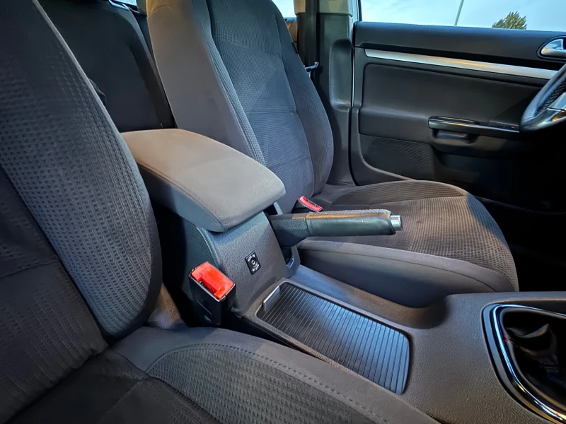 VW Golf 1.9TDI Навигация Euro4, снимка 12 - Автомобили и джипове - 53105055