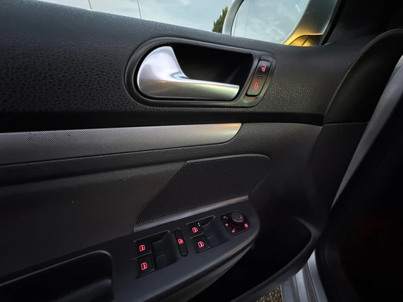 VW Golf 1.9TDI Навигация Euro4, снимка 9 - Автомобили и джипове - 53105055