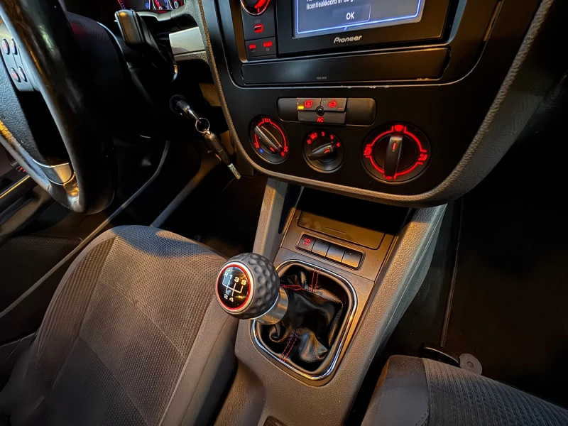 VW Golf 1.9TDI Навигация Euro4, снимка 11 - Автомобили и джипове - 53105055