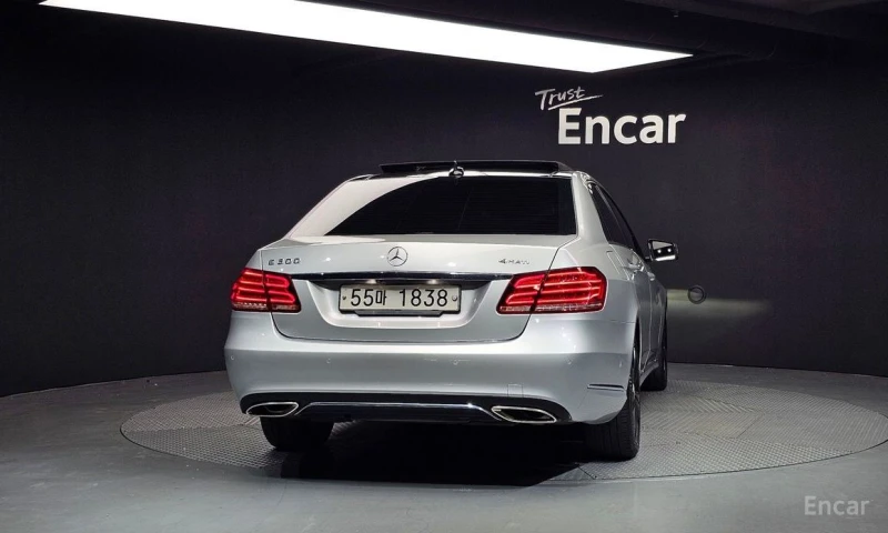 Mercedes-Benz E 300, снимка 4 - Автомобили и джипове - 53106963