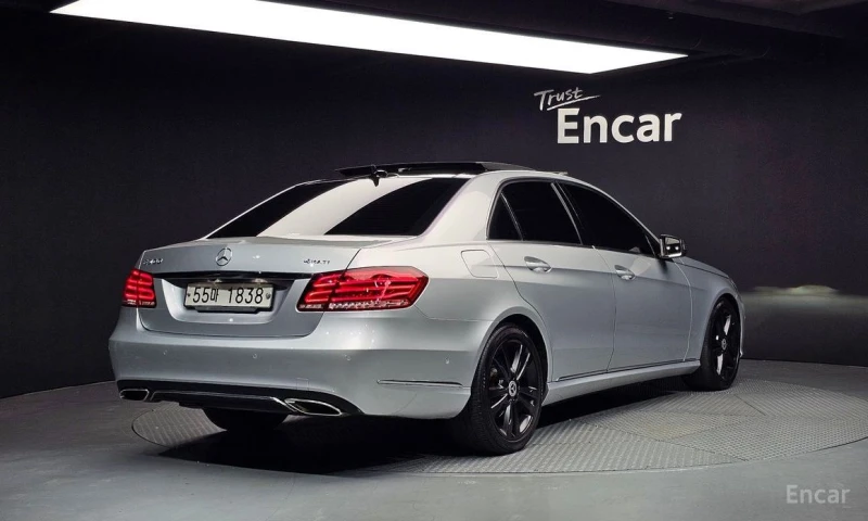 Mercedes-Benz E 300, снимка 2 - Автомобили и джипове - 53106963