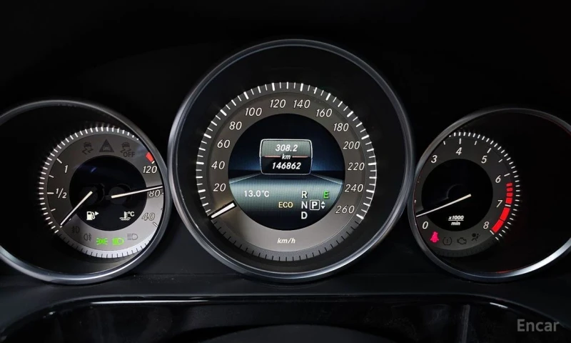 Mercedes-Benz E 300, снимка 8 - Автомобили и джипове - 53106963