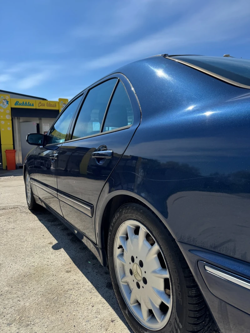 Mercedes-Benz E 200, снимка 9 - Автомобили и джипове - 53157480