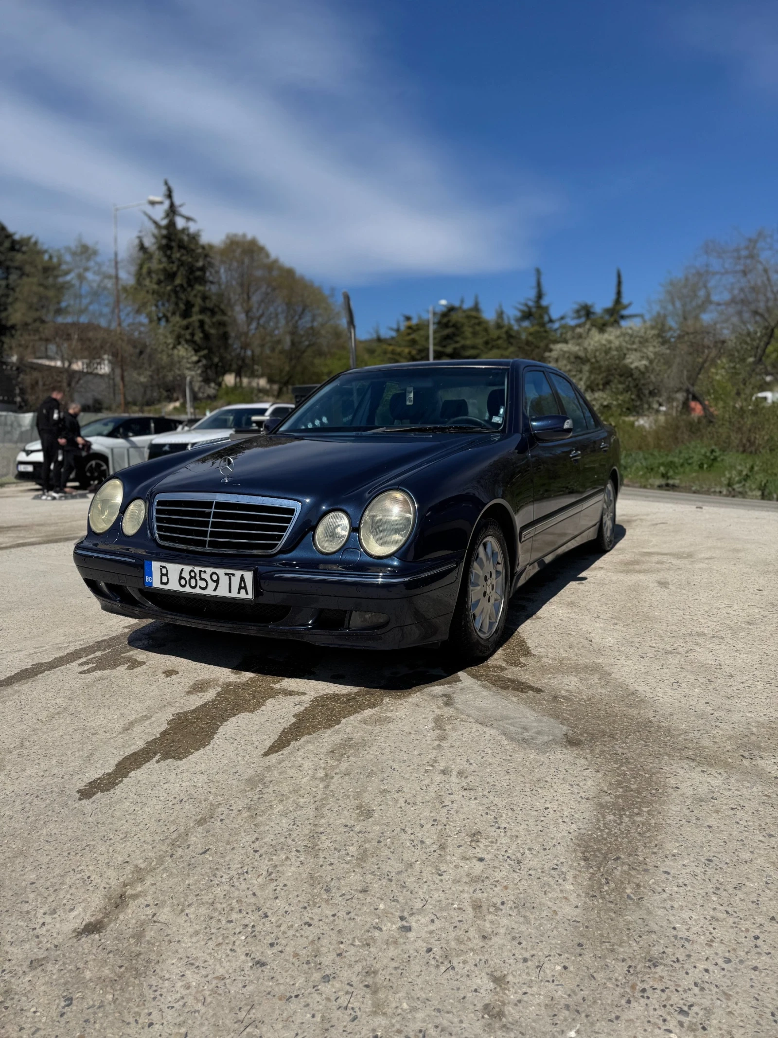 Mercedes-Benz E 200, снимка 1
