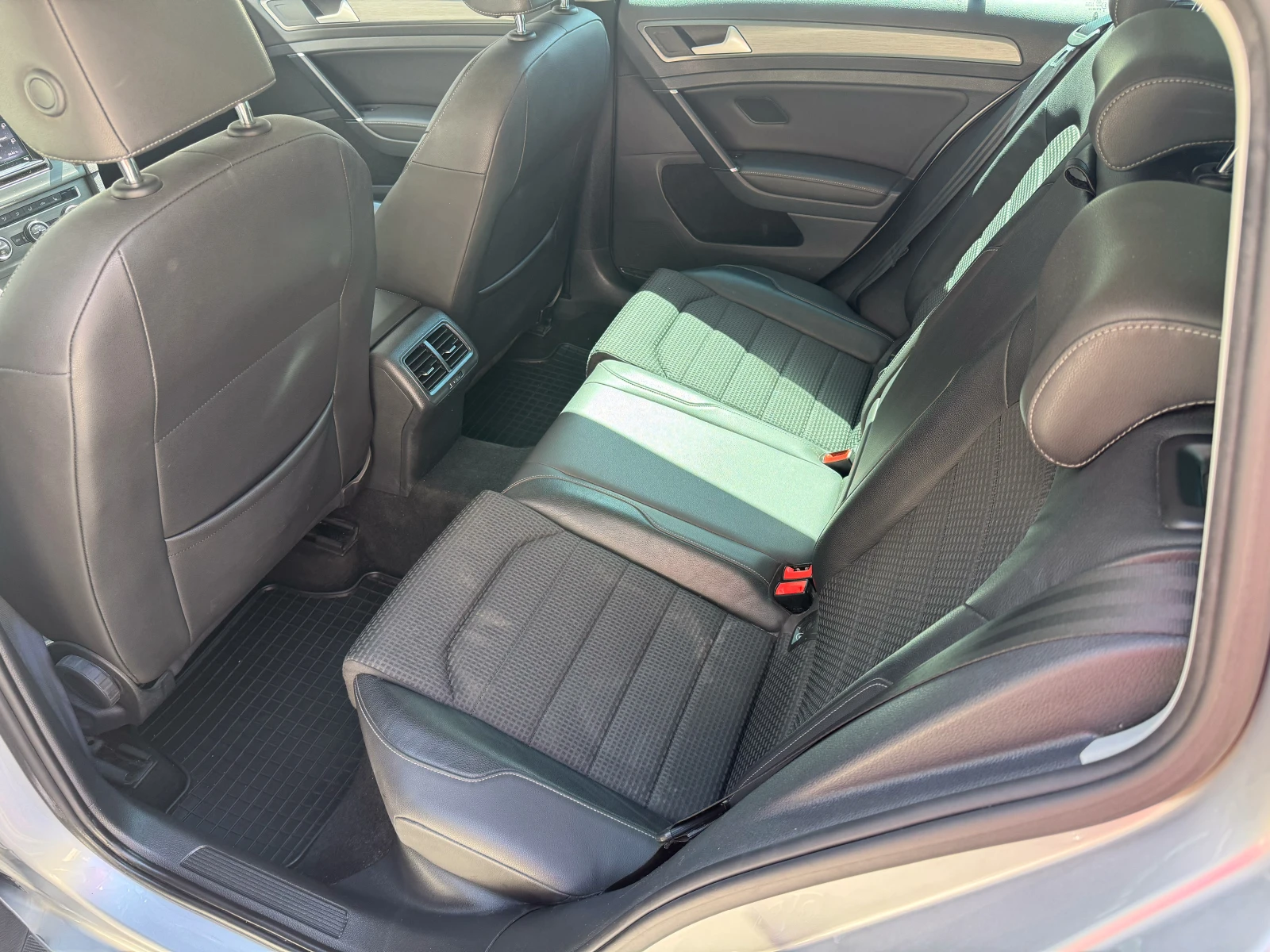 VW Golf MK7 DSG7 1.6 TDI 105HP - изображение 9