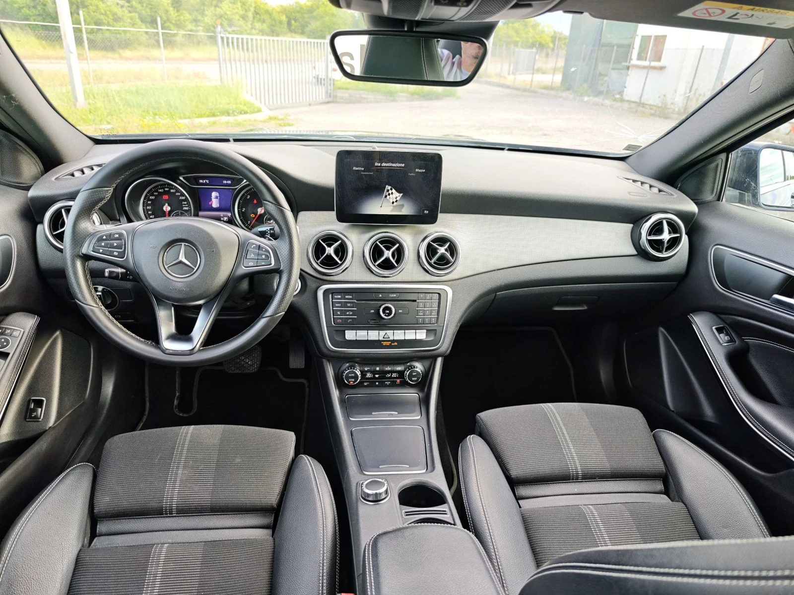 Mercedes-Benz GLA 220 Face 4x4 2018 ТОП, снимка 11 - Автомобили и джипове - 52867250