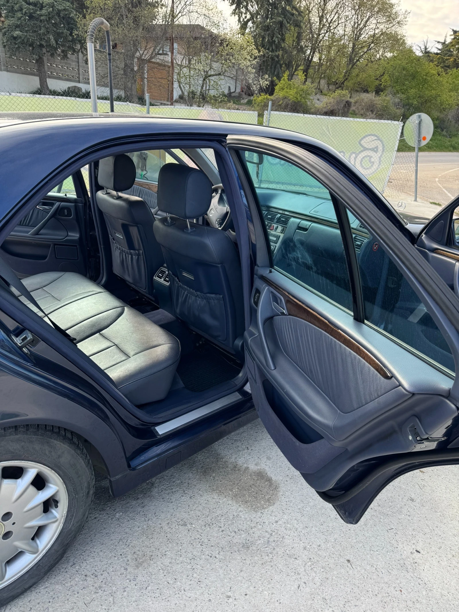 Mercedes-Benz E 200  - изображение 8