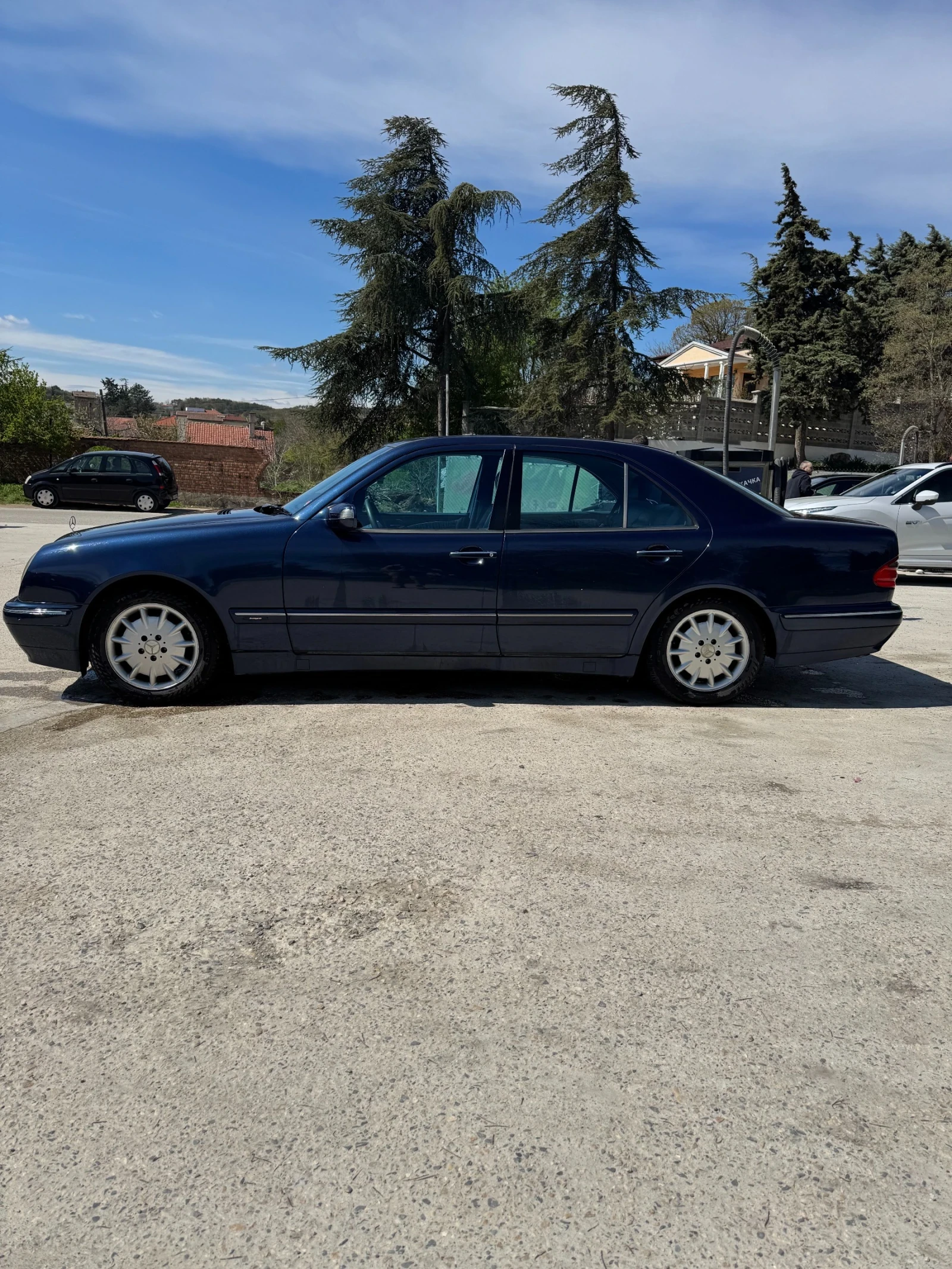 Mercedes-Benz E 200  - изображение 5