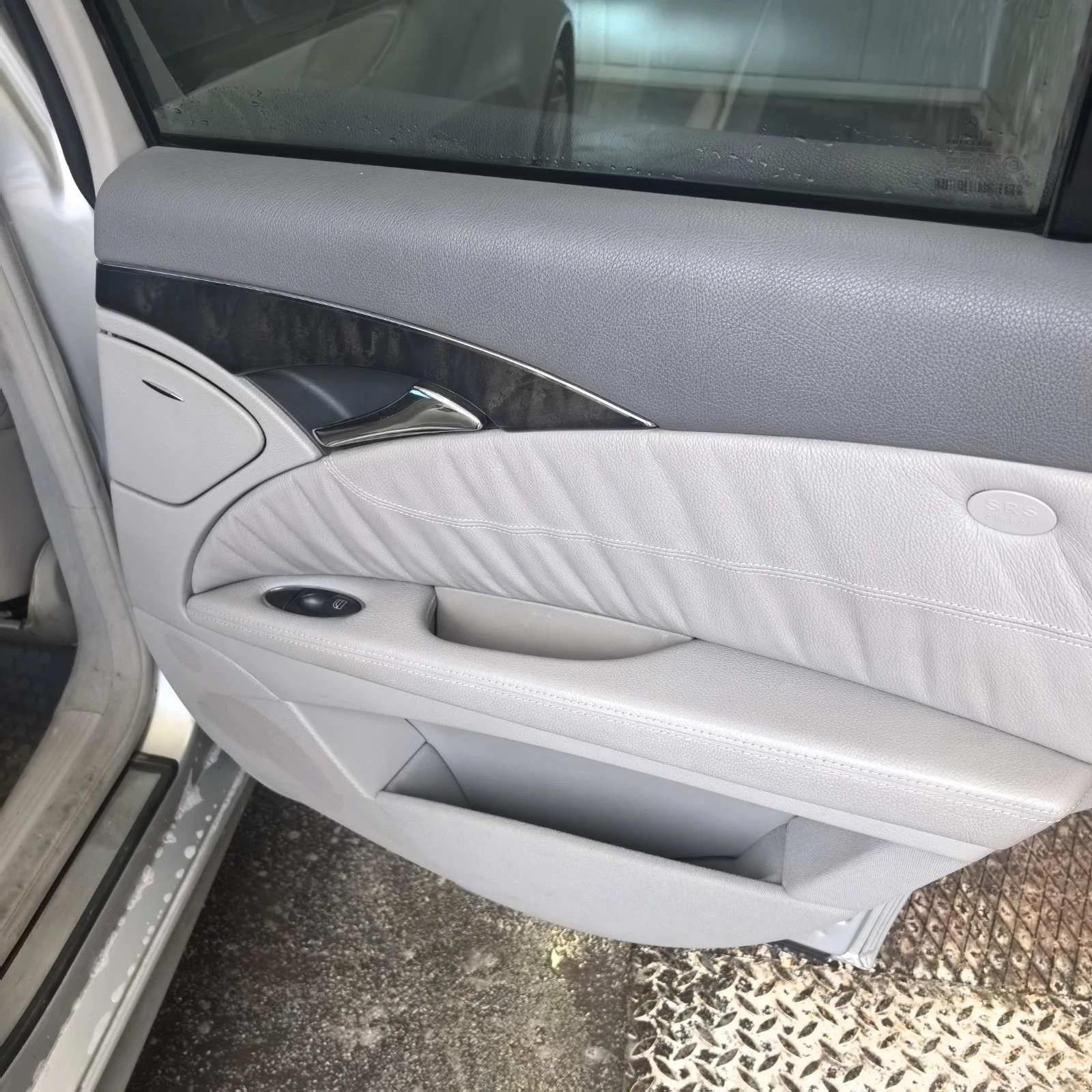 Mercedes-Benz E 320 TOP/AVANGARD/, снимка 15 - Автомобили и джипове - 53721975