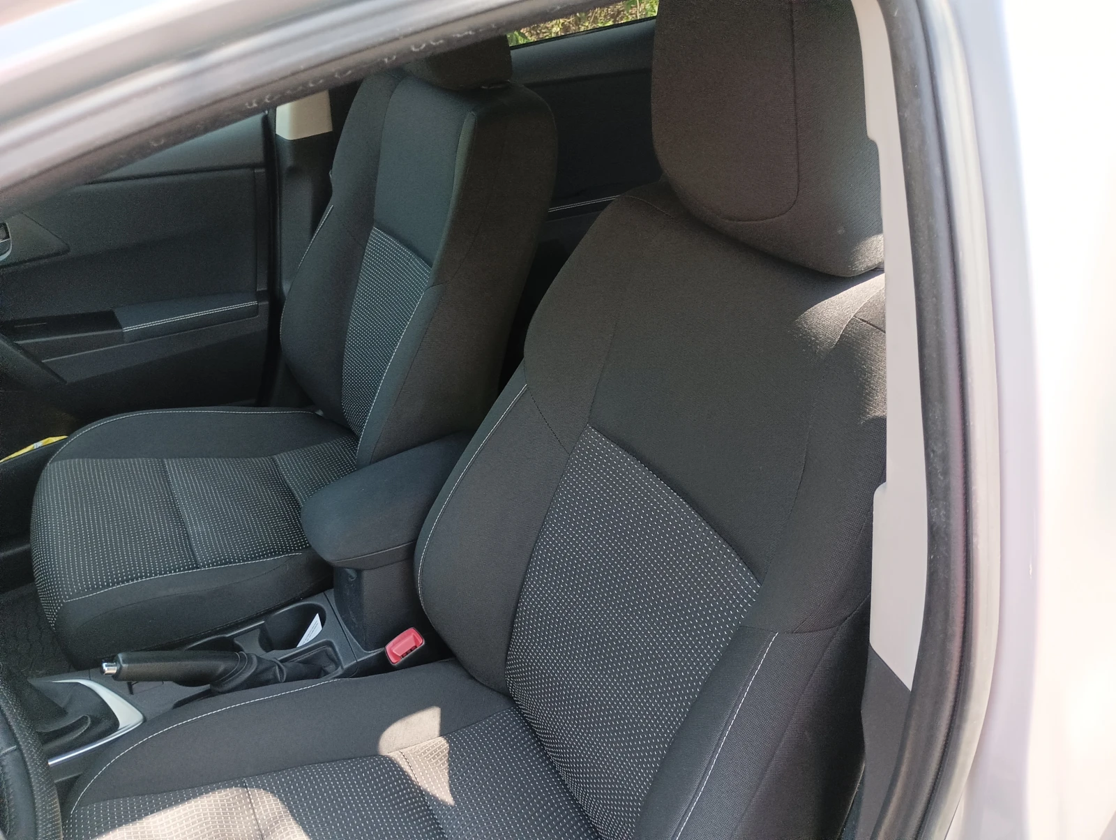 Toyota Auris, снимка 4 - Автомобили и джипове - 54452533