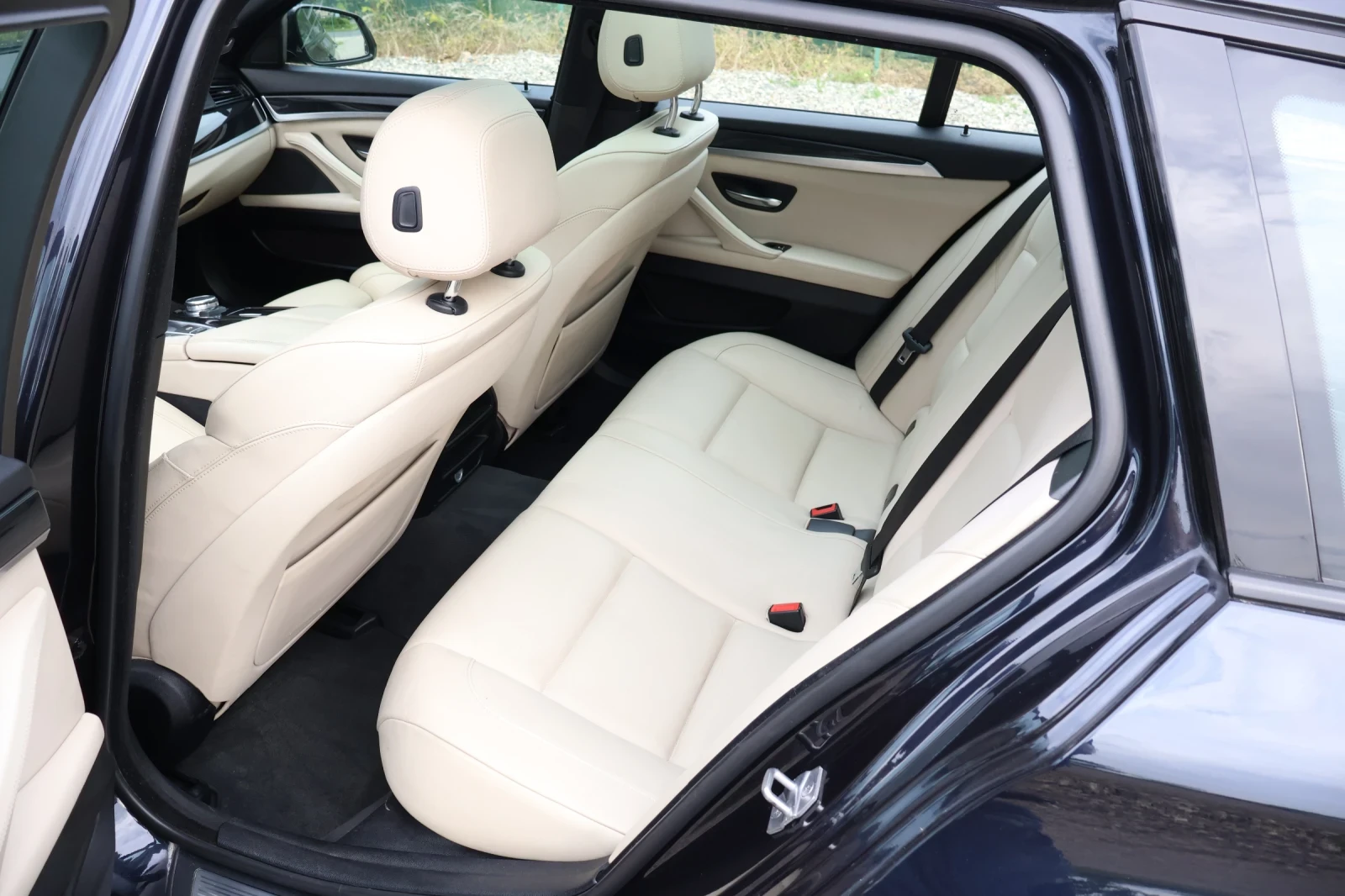 BMW 530 xDrive IndividualFacelift дист.360камера Панорама , снимка 8 - Автомобили и джипове - 54459041