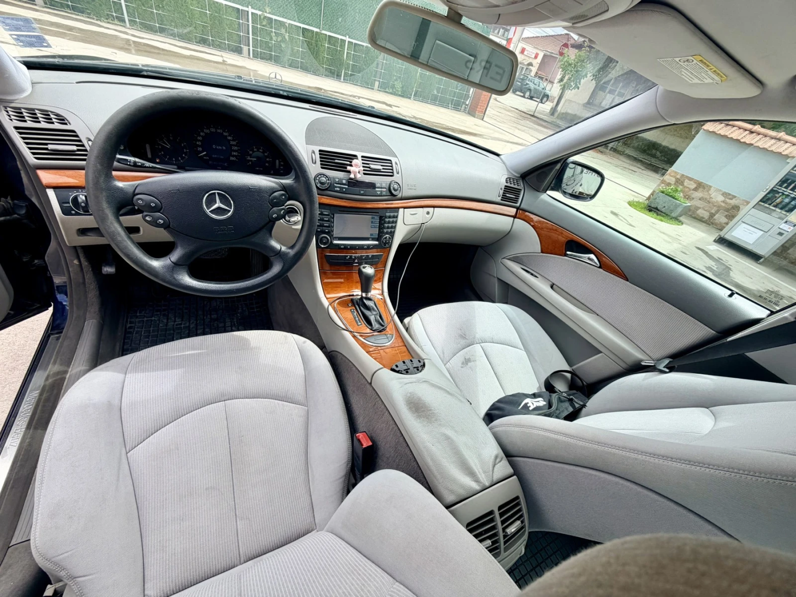 Mercedes-Benz E 200, снимка 8 - Автомобили и джипове - 54914790