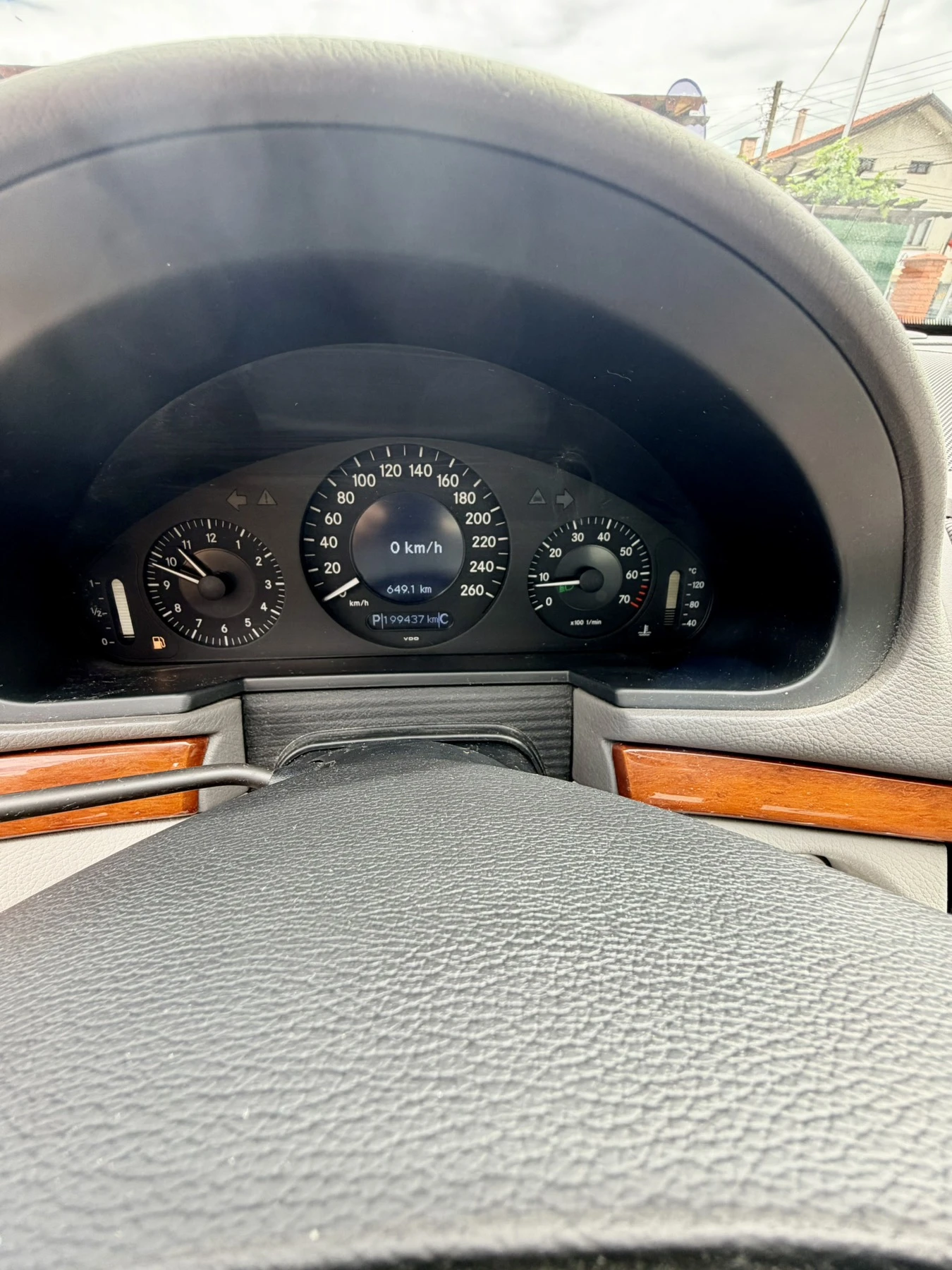 Mercedes-Benz E 200, снимка 9 - Автомобили и джипове - 54914790