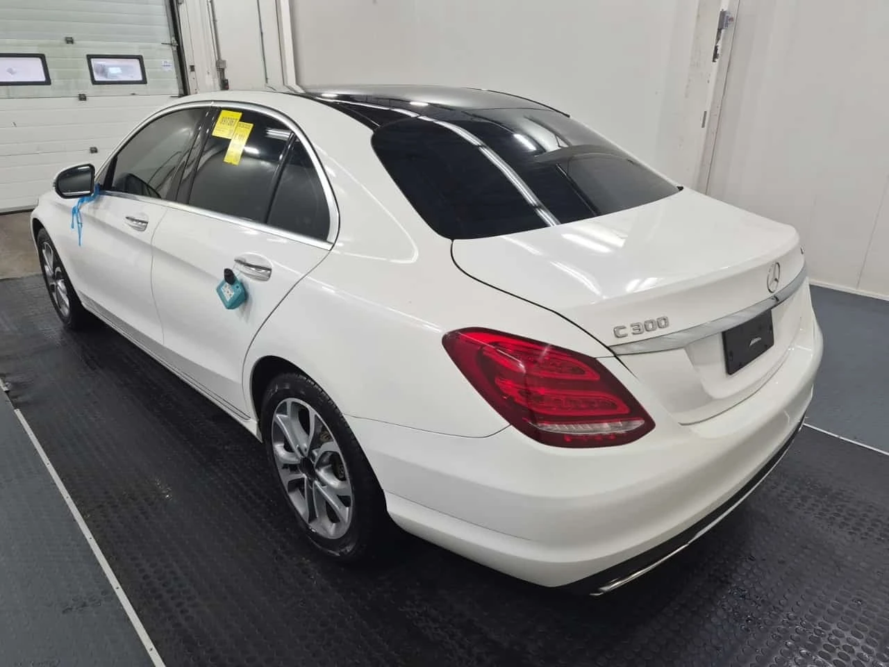 Mercedes-Benz C 300 * CARFAX * ОПЦИЯ ЗА ФИНАНСИРАНЕ * , снимка 4 - Автомобили и джипове - 55785980