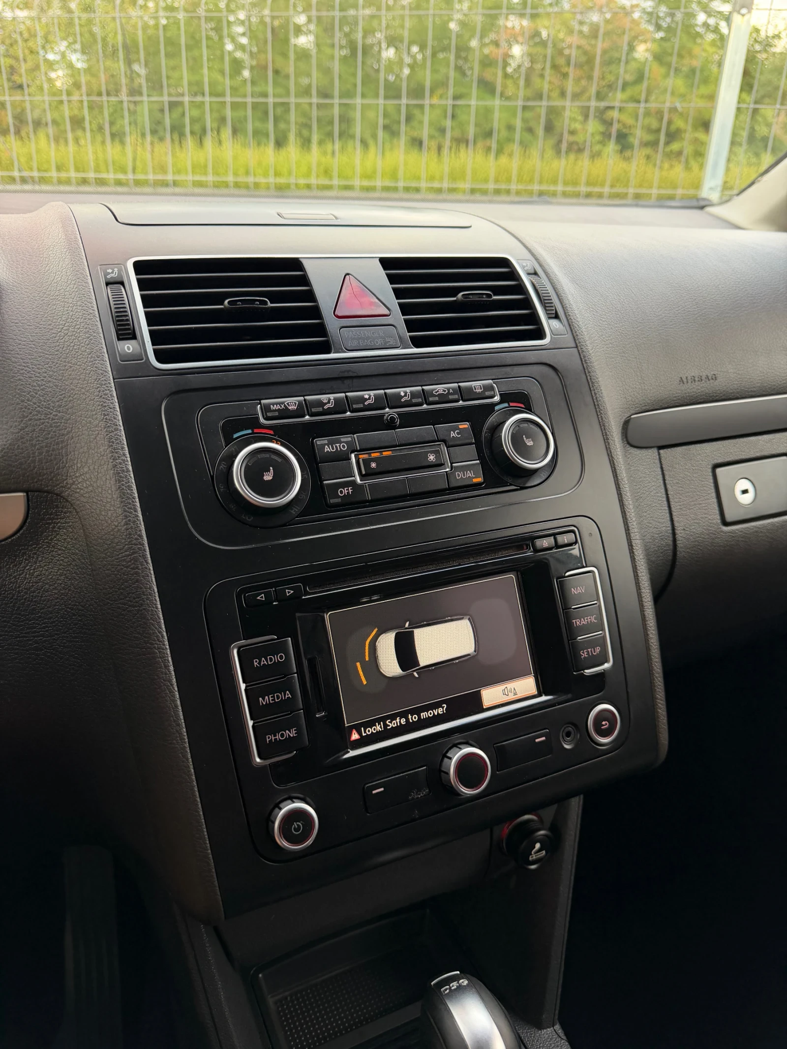 VW Touran Highline DSG, снимка 13 - Автомобили и джипове - 55963493