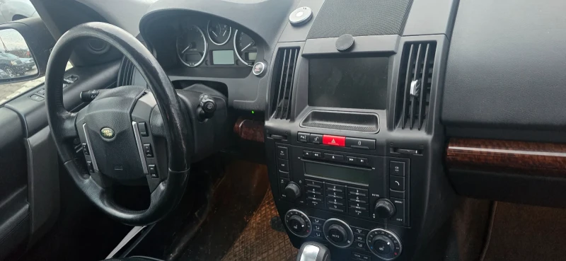 Land Rover Freelander 3.2i АВТОМАТИК КОЖА ПЕРФЕКТЕН, снимка 10 - Автомобили и джипове - 49293658