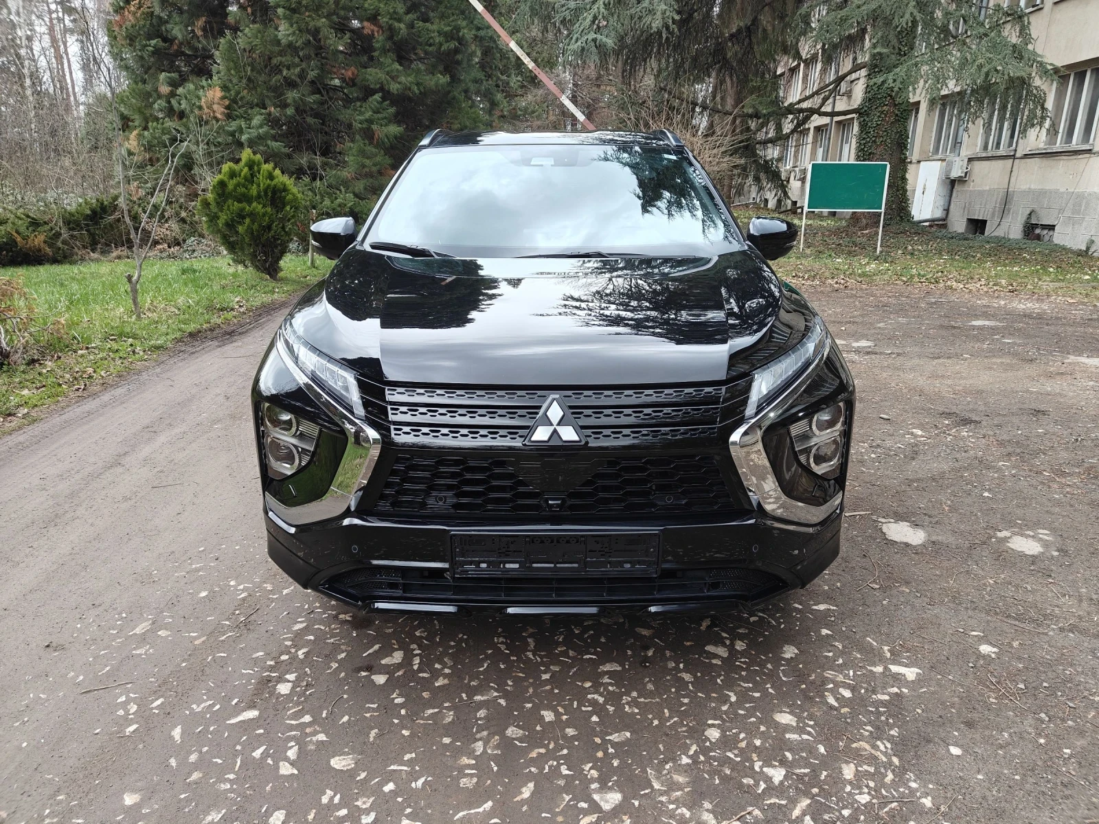 Mitsubishi Eclipse Cross 2.4 Plug-in Hybrid - изображение 2