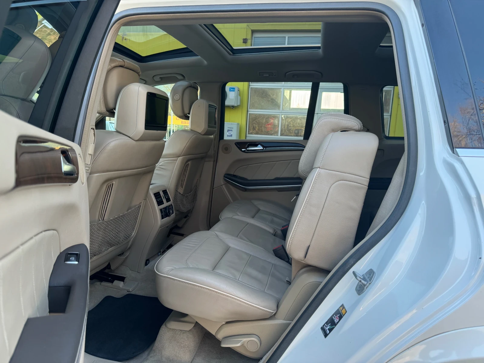 Mercedes-Benz GL 500 AMGLine/FULL/7МЕСТА/ОБДУХВАНЕ/HARMAN/CARDON - изображение 8