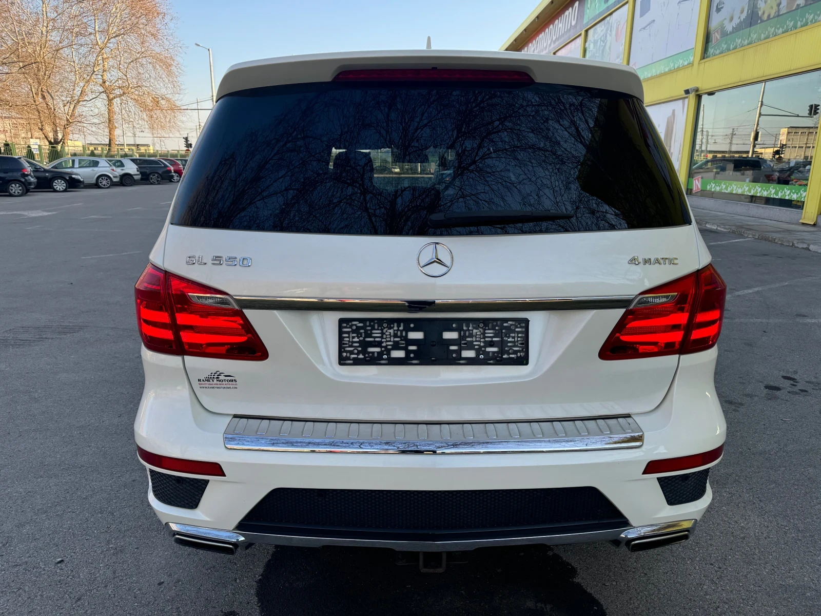 Mercedes-Benz GL 500 AMGLine/FULL/7МЕСТА/ОБДУХВАНЕ/HARMAN/CARDON - изображение 3