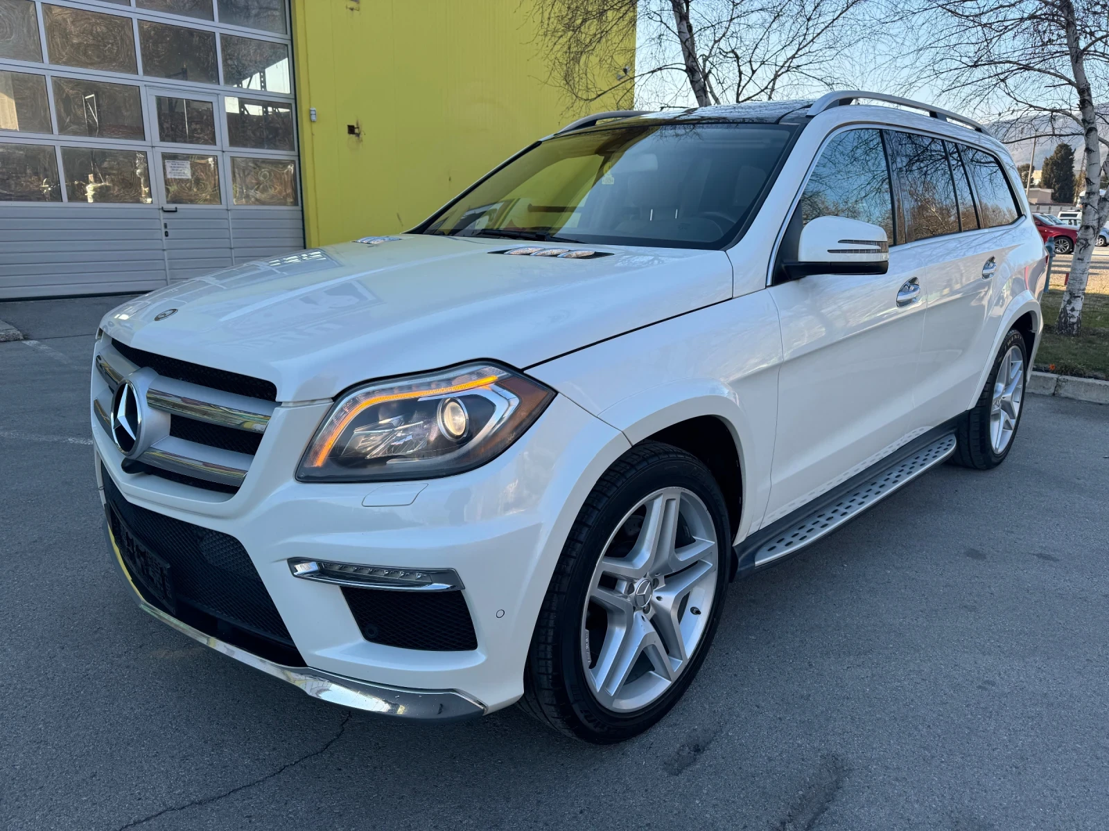 Mercedes-Benz GL 500 AMGLine/FULL/7МЕСТА/ОБДУХВАНЕ/HARMAN/CARDON - изображение 5
