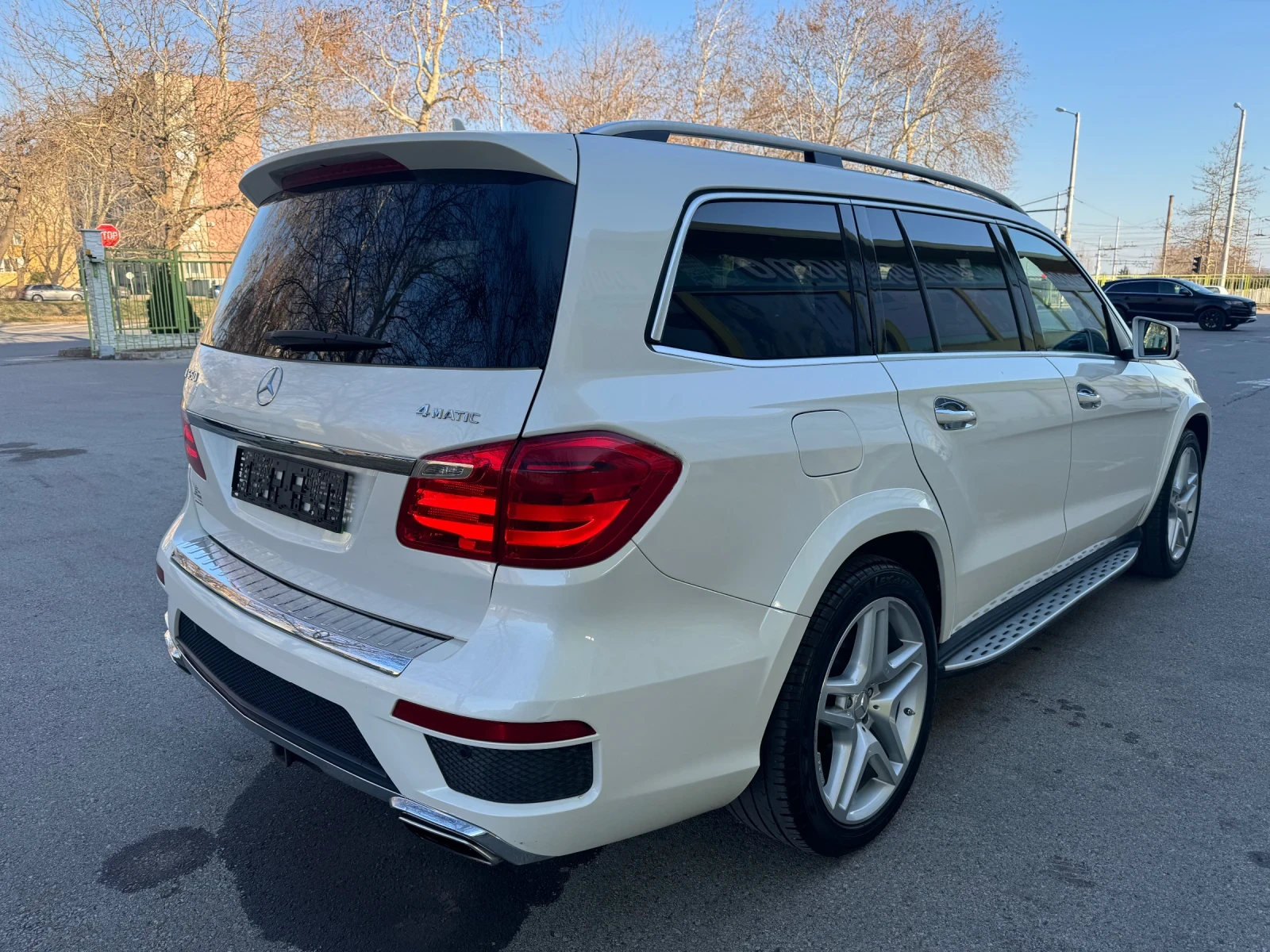Mercedes-Benz GL 500 AMGLine/FULL/7МЕСТА/ОБДУХВАНЕ/HARMAN/CARDON - изображение 2