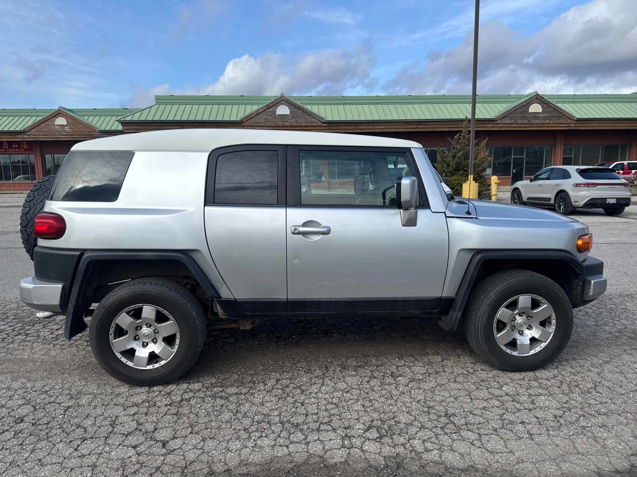 Toyota Fj cruiser CARFAX* АВТОФИНАНСИРАНЕ* БЕЗ ПЪРВОНАЧАЛНА ВНОСКА*  - изображение 3