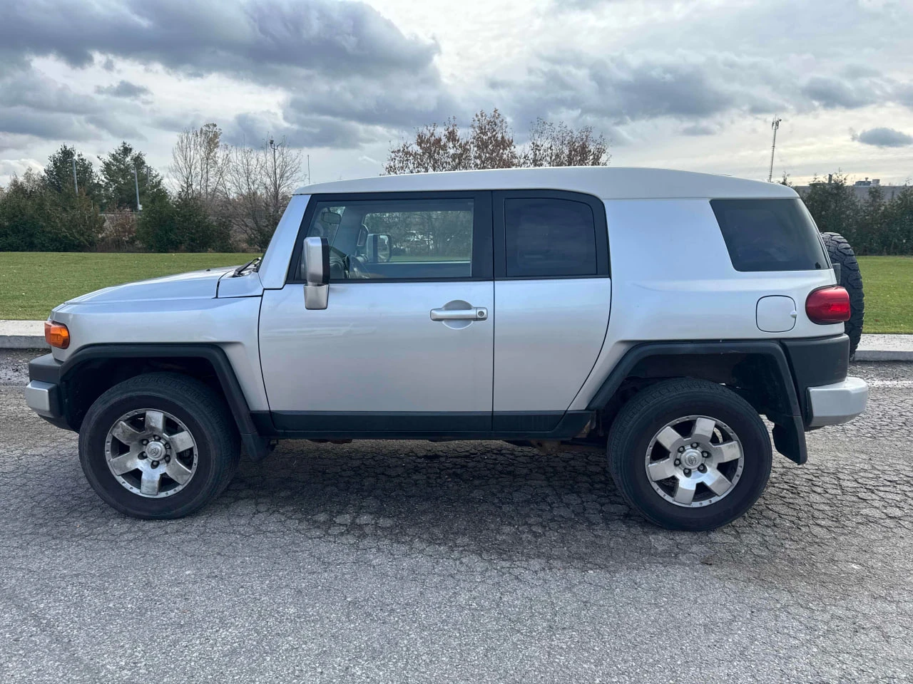 Toyota Fj cruiser CARFAX* АВТОФИНАНСИРАНЕ* БЕЗ ПЪРВОНАЧАЛНА ВНОСКА*  - изображение 2