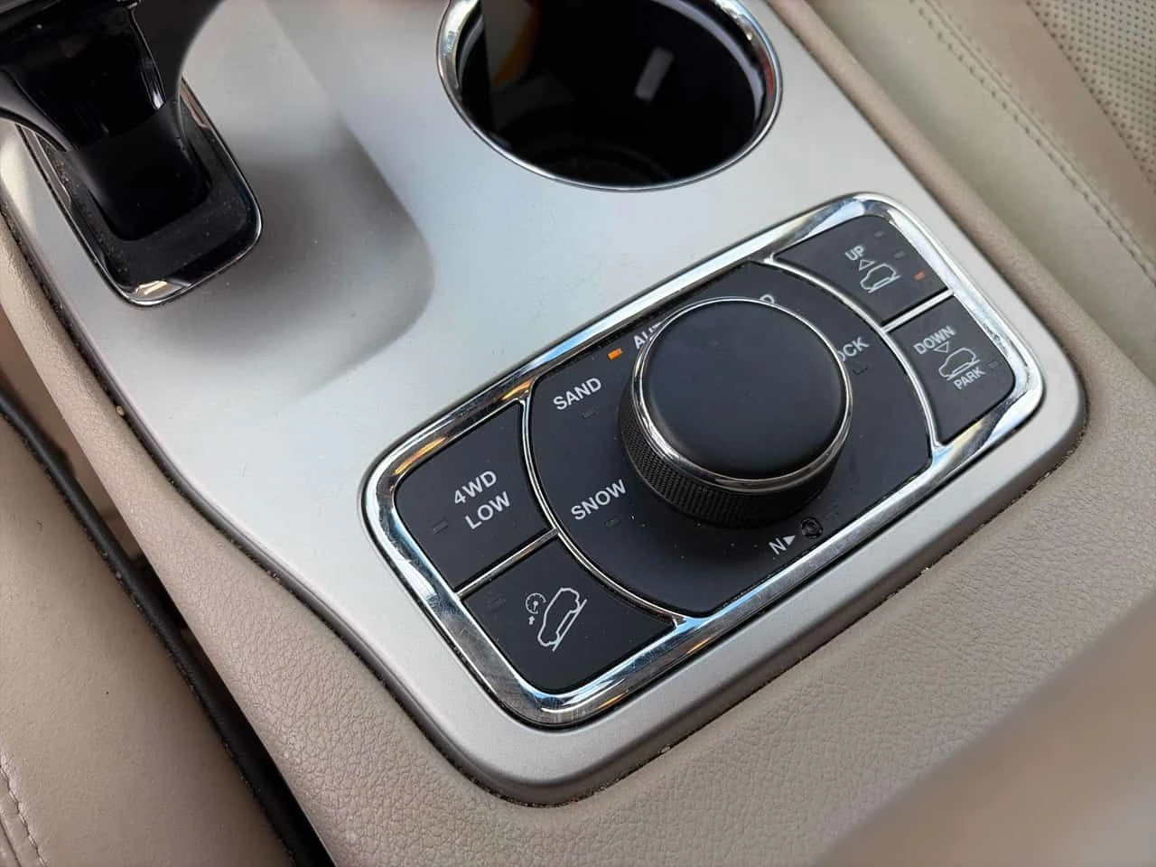 Jeep Grand cherokee  Overland / CARFAX / CAMERA /2 �����  | Mobile.bg � ����������� 14