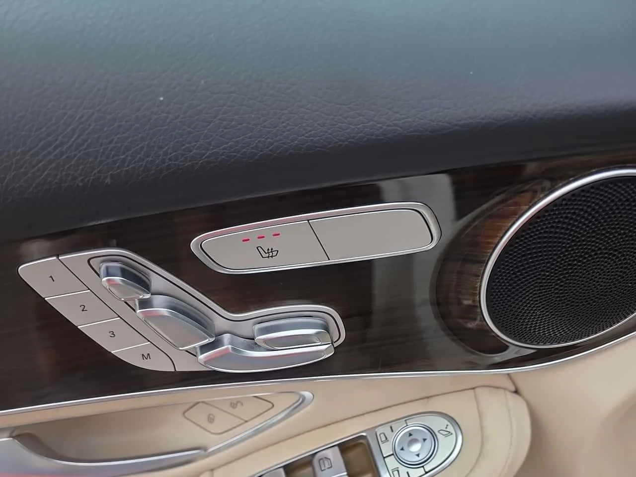 Mercedes-Benz GLC 300 2 КЛЮЧА * ПОДГРЕВИ * ПАНО * KEYLESS * CARFAX, снимка 11 - Автомобили и джипове - 54840622