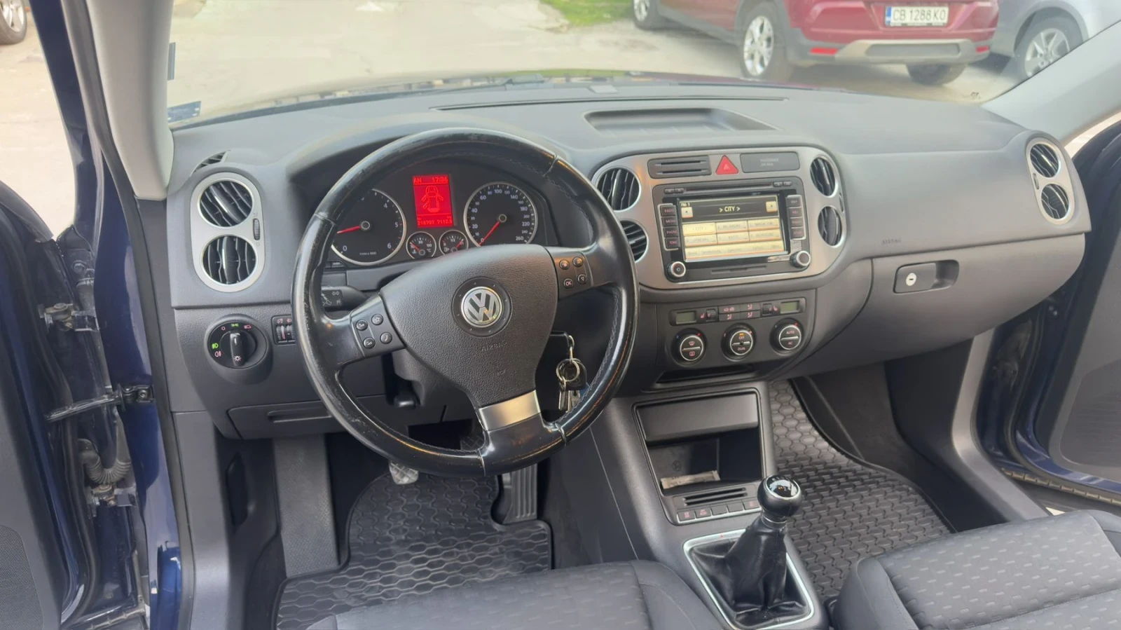 VW Tiguan 2.0tdi , снимка 4 - Автомобили и джипове - 56170451