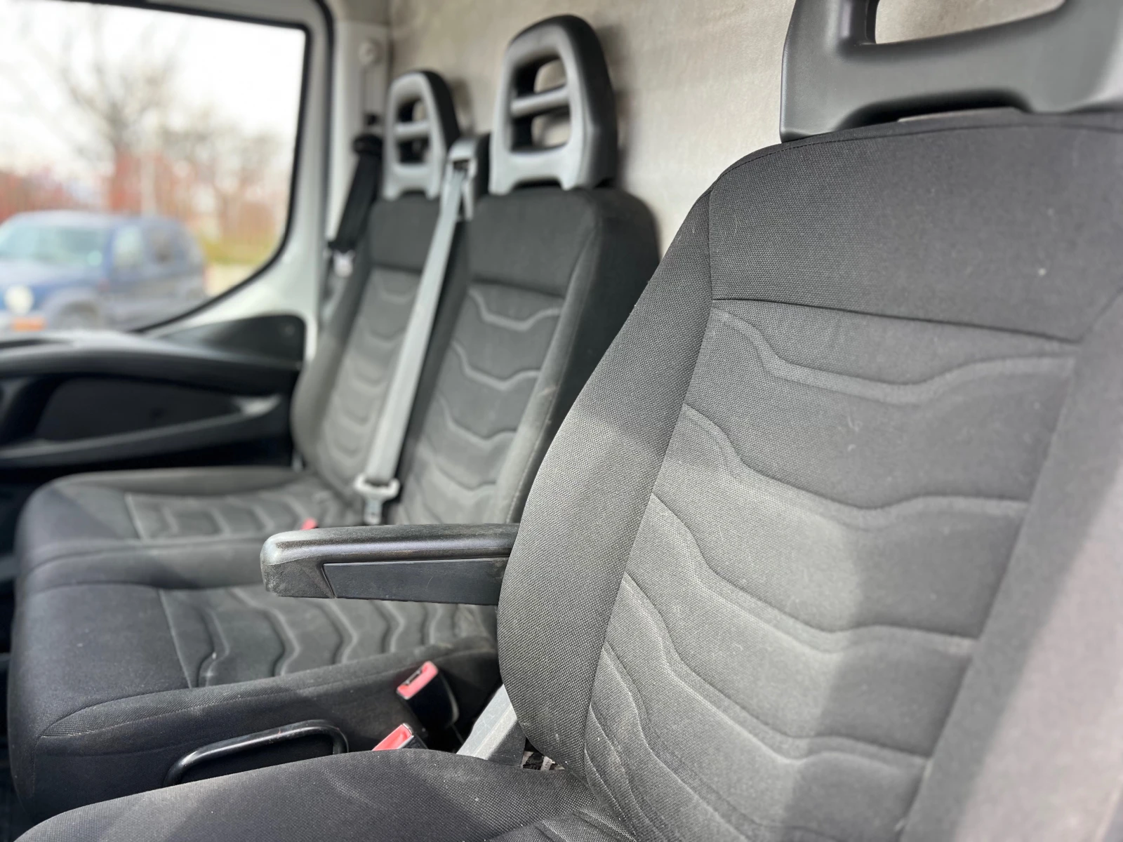 Iveco Daily 35S13 , КЛИМА , FULL , 225.000 км , , снимка 13 - Бусове и автобуси - 53957872