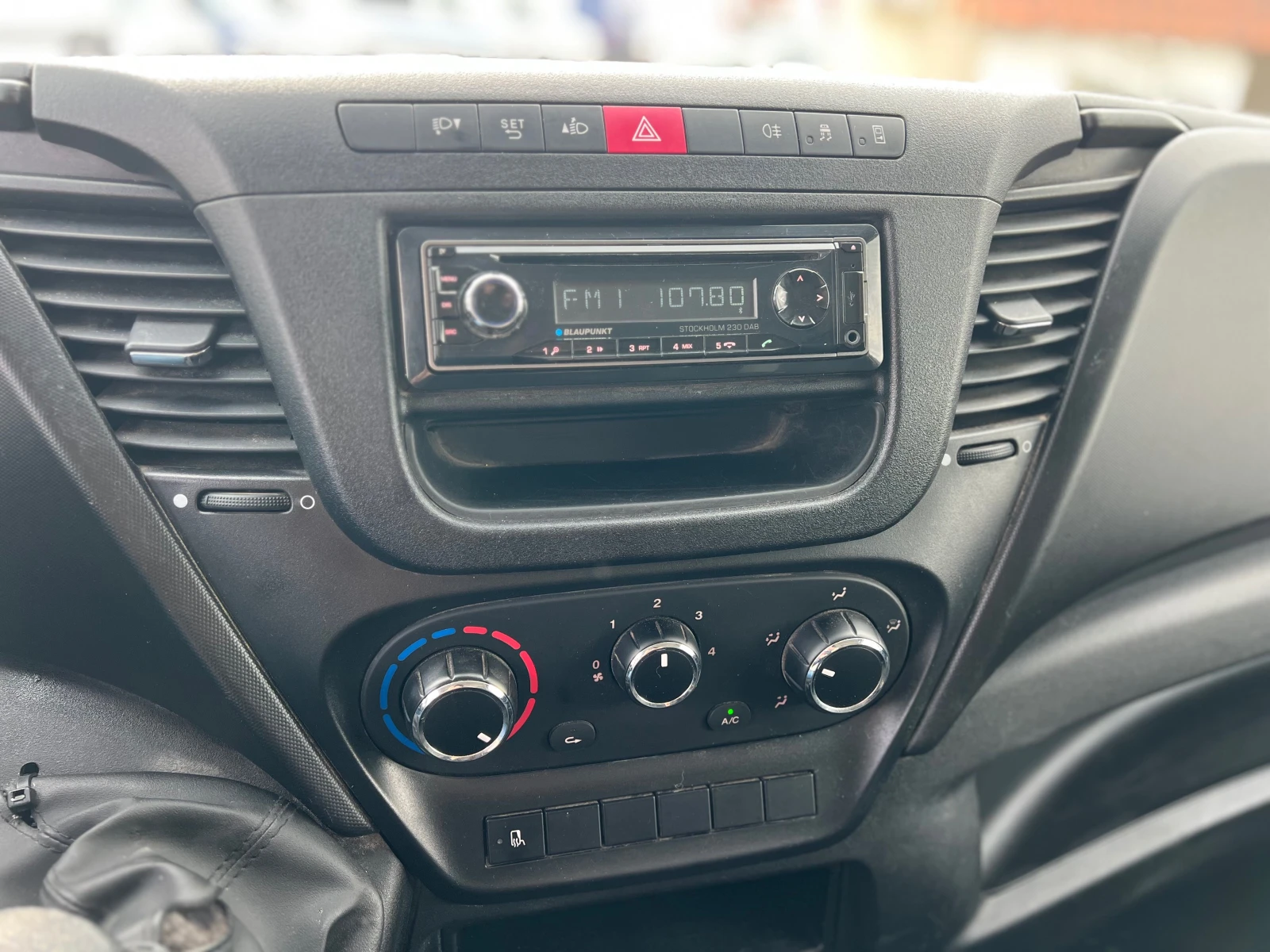 Iveco Daily 35S13 , КЛИМА , FULL , 225.000 км , , снимка 14 - Бусове и автобуси - 53957872