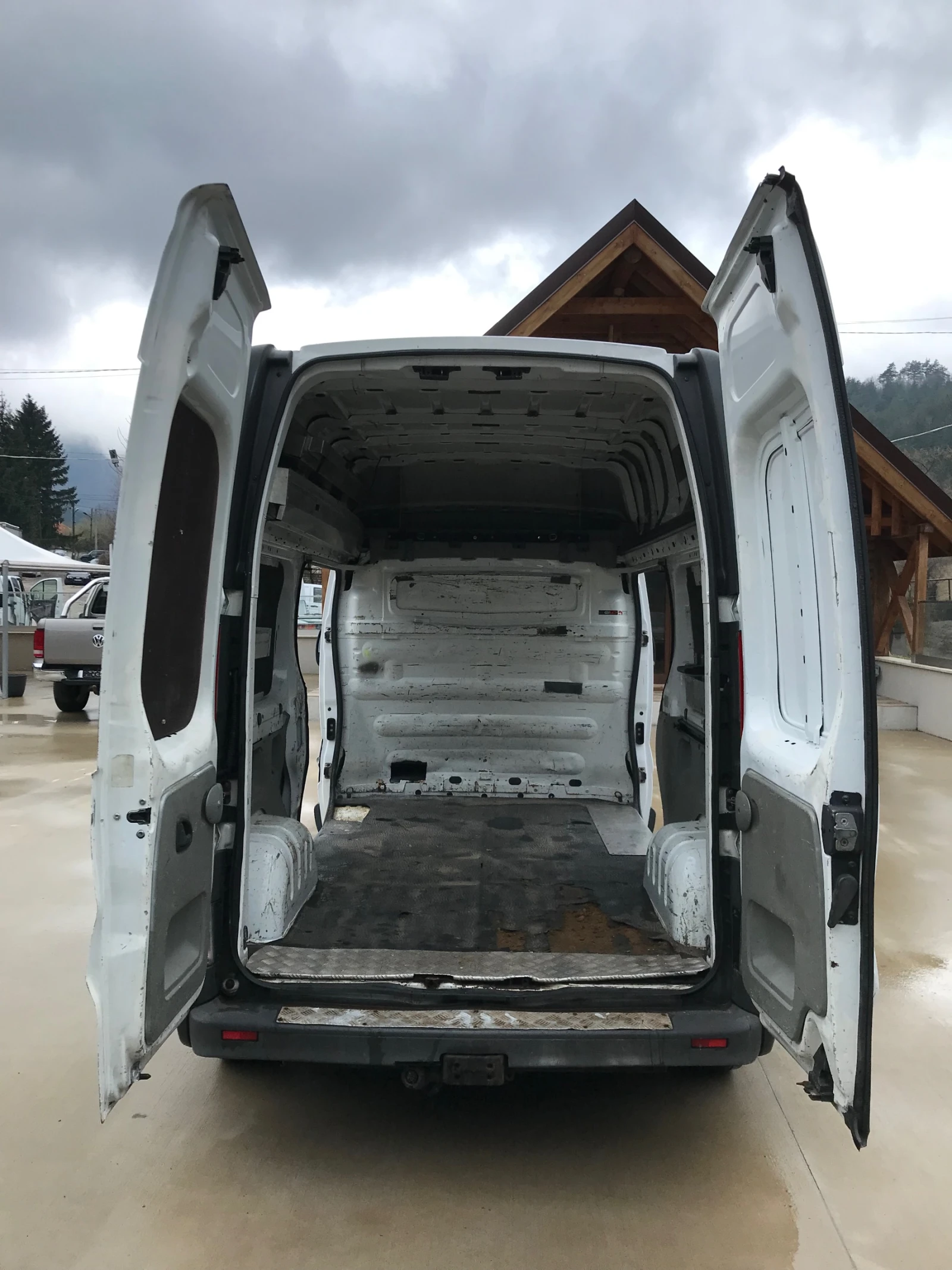 Opel Vivaro 2, 0tdi.214x.km.Klima.Две странични врати, MAXI Ба, снимка 4 - Бусове и автобуси - 54095014