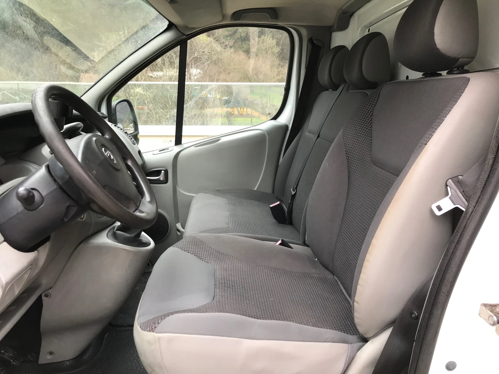 Opel Vivaro 2, 0tdi.214x.km.Klima.Две странични врати, MAXI Ба, снимка 8 - Бусове и автобуси - 54095014
