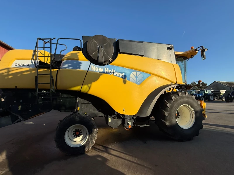 Комбайн New Holland CX8060, снимка 7 - Селскостопанска техника - 53599164