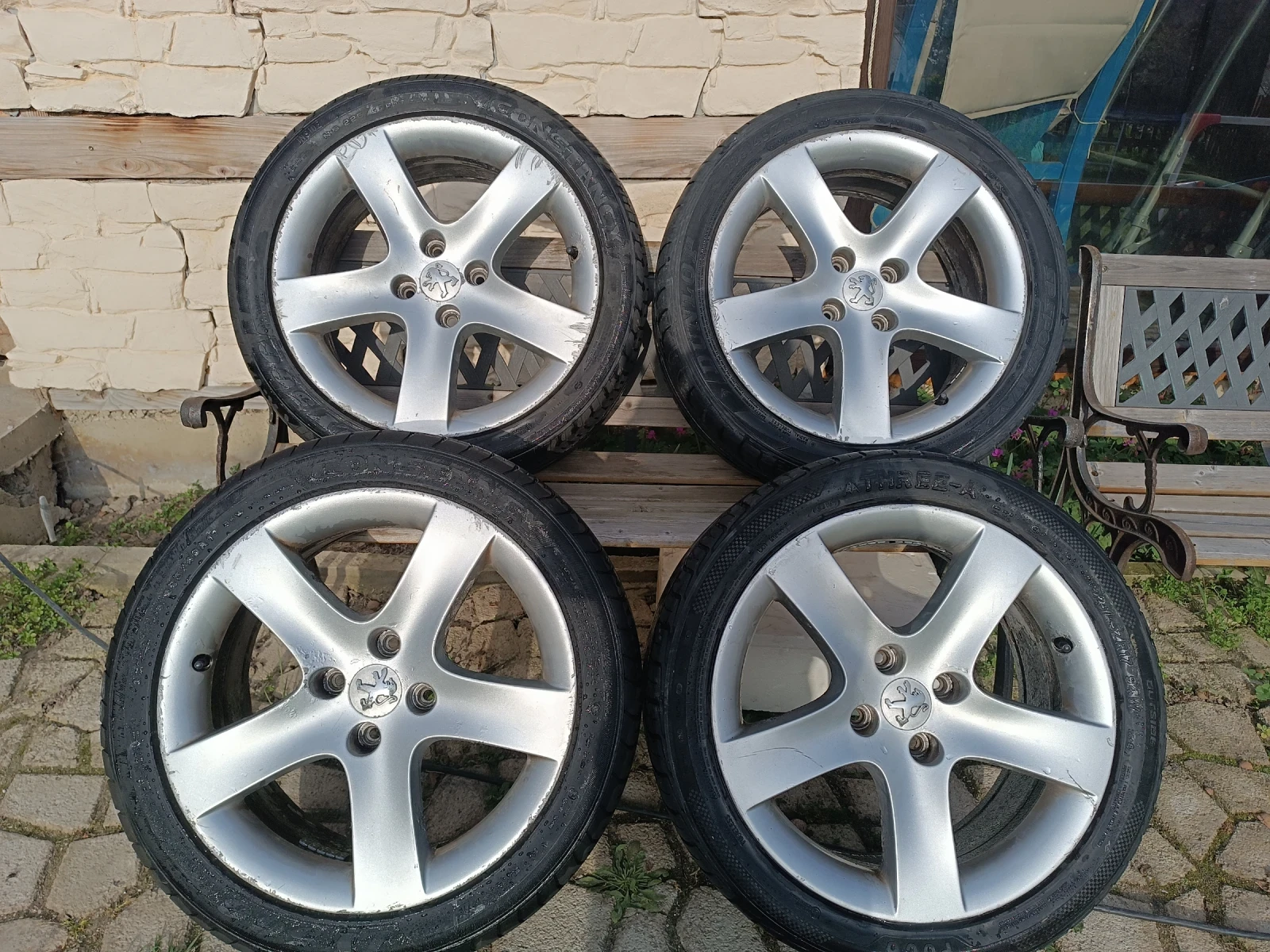 ���� � ������ 225/45R17 �� Peugeot 308 | Mobile.bg � ����������� 2