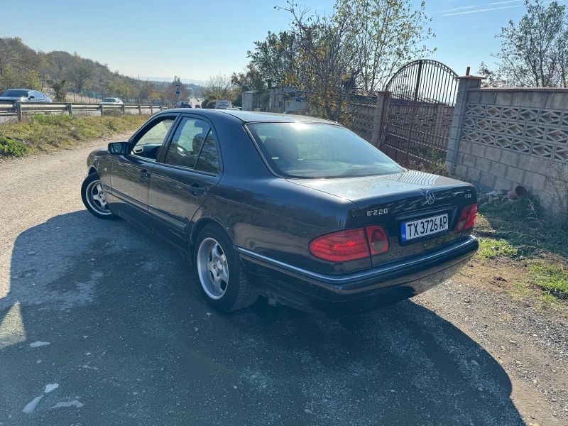 Mercedes-Benz E 220 Cdi, снимка 4 - Автомобили и джипове - 48180841