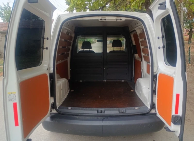 VW Caddy 1.6TDI, снимка 7 - Автомобили и джипове - 52227431