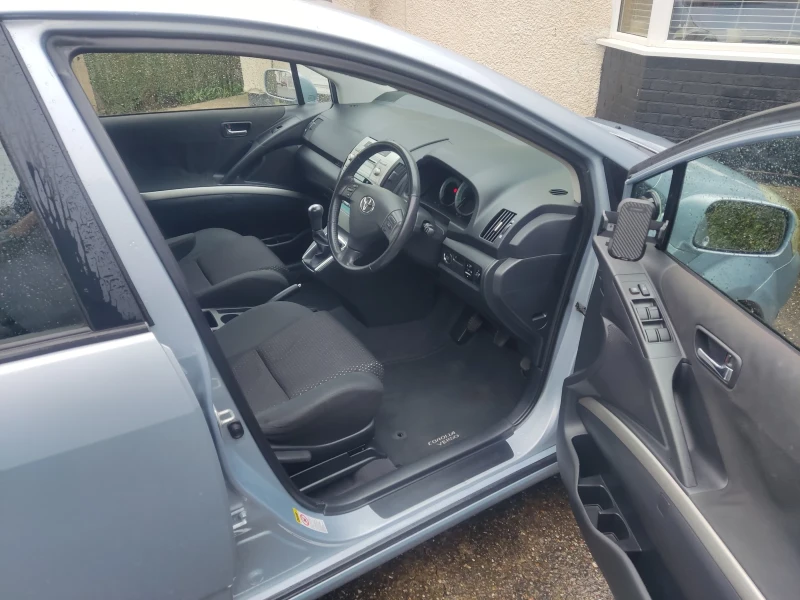 Toyota Corolla verso, снимка 10 - Автомобили и джипове - 52351935