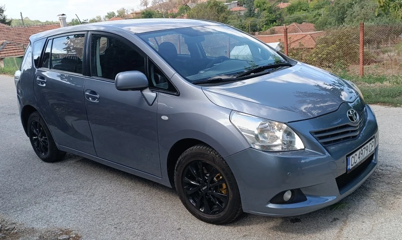 Toyota Verso 1.8i, снимка 2 - Автомобили и джипове - 52691313