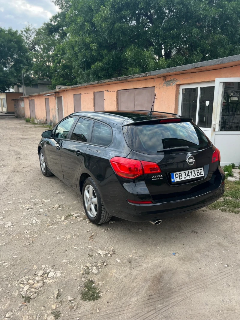 Opel Astra Комби, снимка 5 - Автомобили и джипове - 52873396