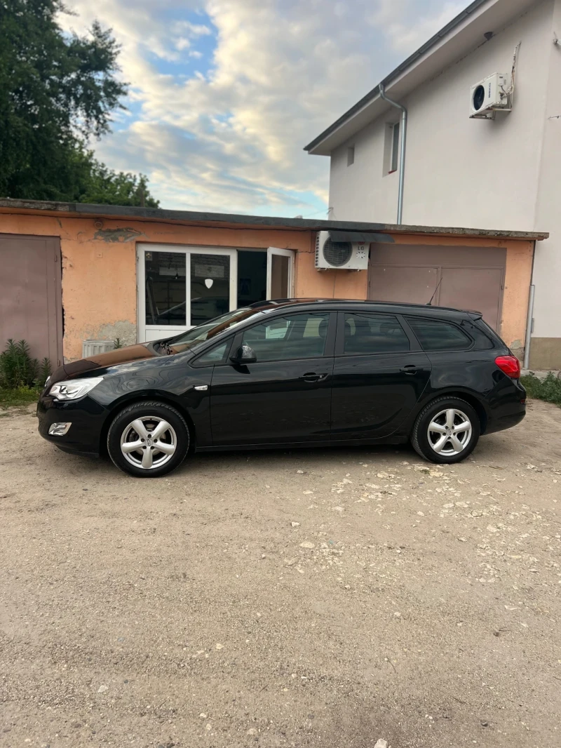 Opel Astra Комби, снимка 4 - Автомобили и джипове - 52873396