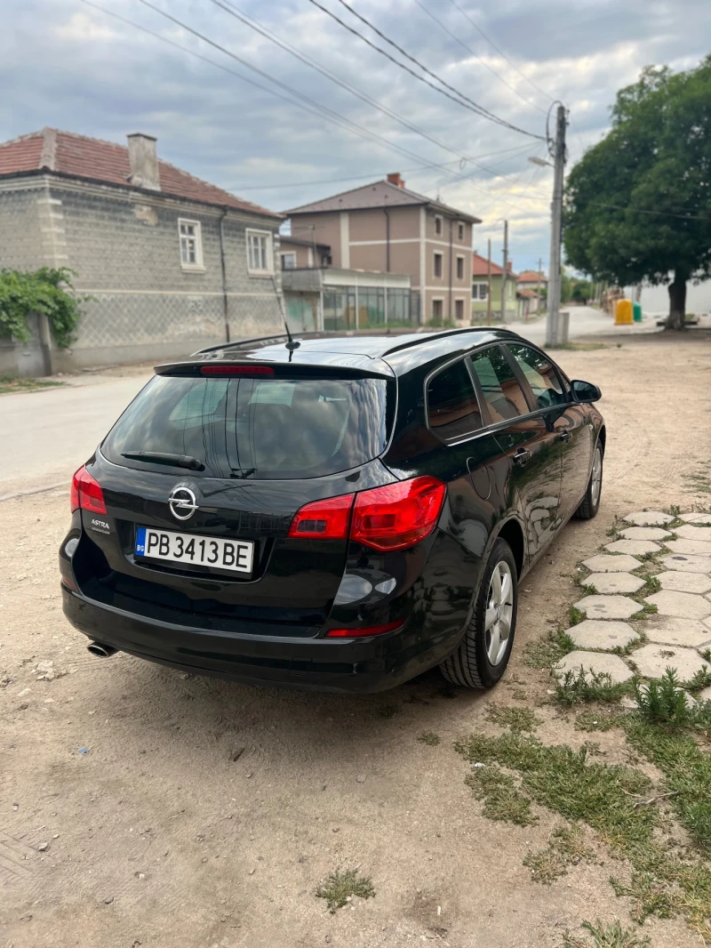 Opel Astra Комби, снимка 7 - Автомобили и джипове - 52873396