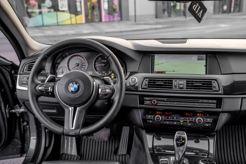 BMW 530 D xDrive | M-Paket | Сменени Вериги, снимка 12 - Автомобили и джипове - 53031562