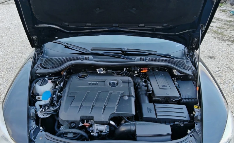 Skoda Octavia 2.0TDI V//RS Facelift * Xenon* DSG* Navi* Bluetoot, снимка 13 - Автомобили и джипове - 53480703